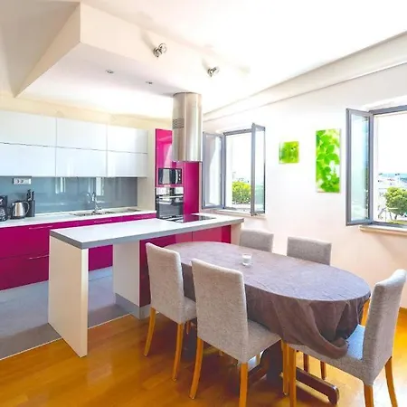 Olavia Rooftop Terrace & Seaview Apartman *