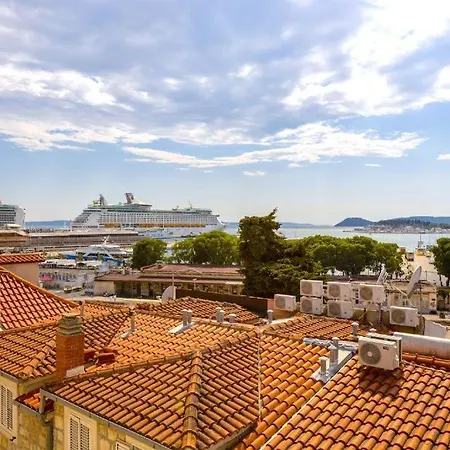 Olavia Rooftop Terrace & Seaview Apartman